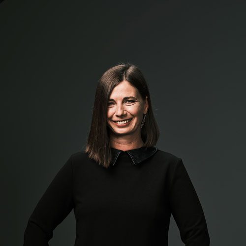 Claudia Feichtinger biete in ihren Workshops, Seminaren, Trainings und Therapien für Einzelpersonen, Gruppen, Teams und Organisations maßgeschneiderte Angebote für Entwicklung, Potenzialentfaltung, Achtsamkeit und Resilienz.